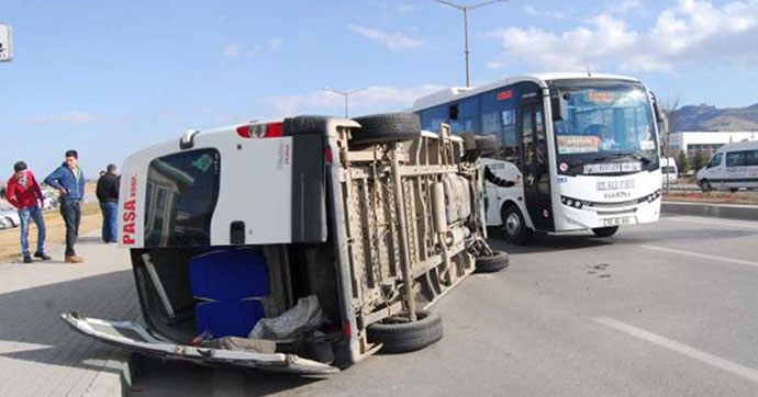 Afyonkarahisar'da zincirleme kaza: 9 yaralı